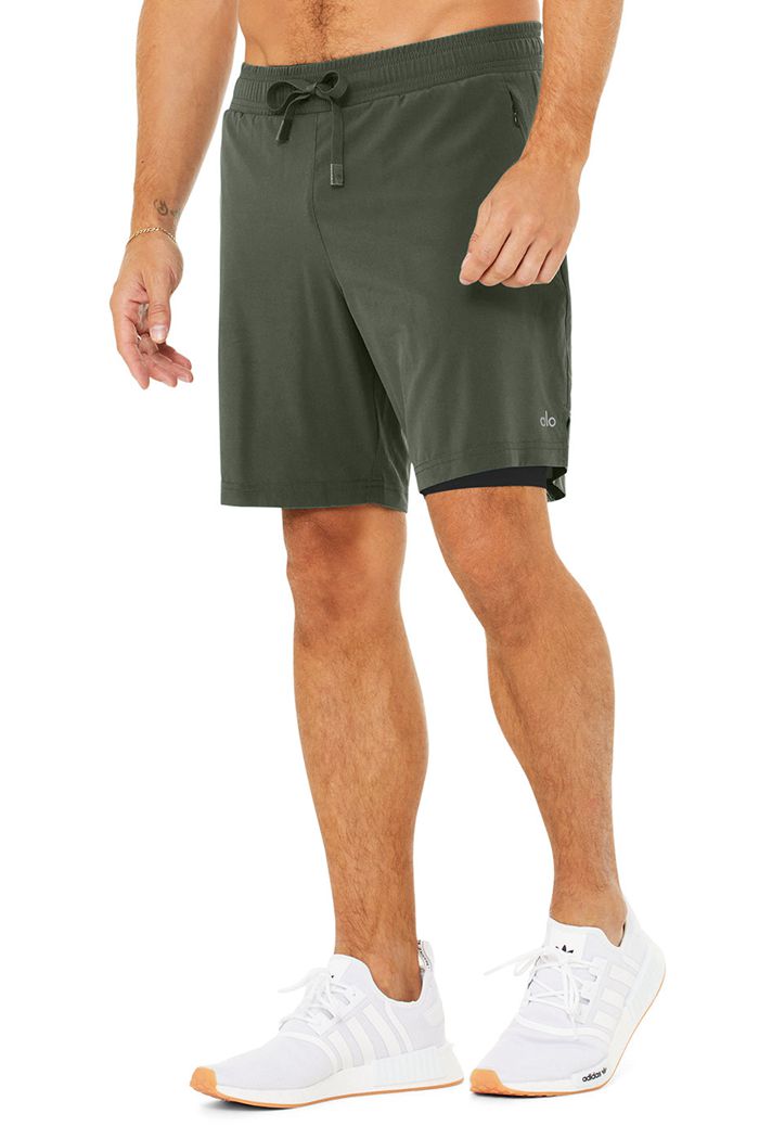 Short Alo Yoga 7'' Unity 2 In 1 Hombre Verdes Oscuro Negros | 613754QBN