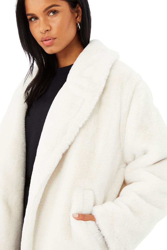 Coat Alo Yoga Oversized Faux Fur Trench Mujer Blancos | 495780ERM