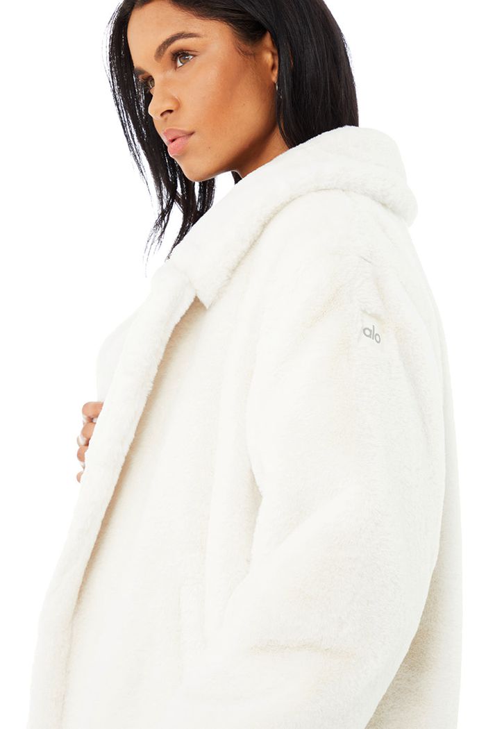 Coat Alo Yoga Oversized Faux Fur Trench Mujer Blancos | 495780ERM