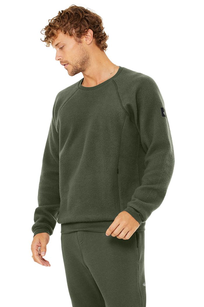 Long Sleeve Alo Yoga Triumph Crew Neck Sweatshirt Hombre Verdes Oscuro | 104573PWO