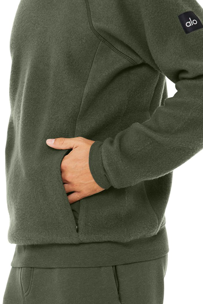 Long Sleeve Alo Yoga Triumph Crew Neck Sweatshirt Hombre Verdes Oscuro | 104573PWO