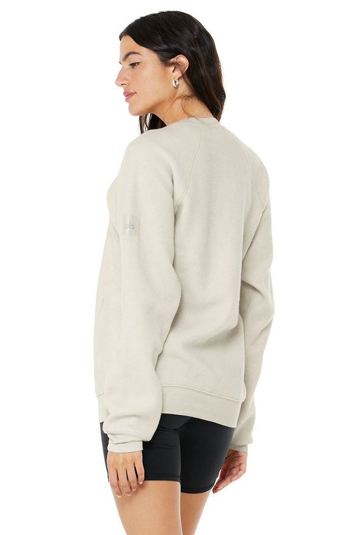 Long Sleeve Alo Yoga Triumph Crew Neck Sweatshirt Mujer Beige | 296135GUV