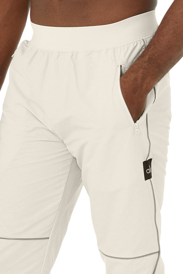 Pantalones Alo Yoga Torrent Pista Sweat Hombre Beige | 826173HVO