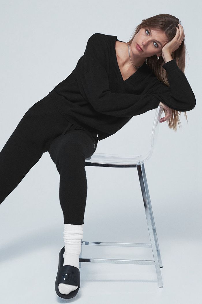 Pullover Alo Yoga Cashmere Jet Set V-Neck Mujer Negros | 023159VFW