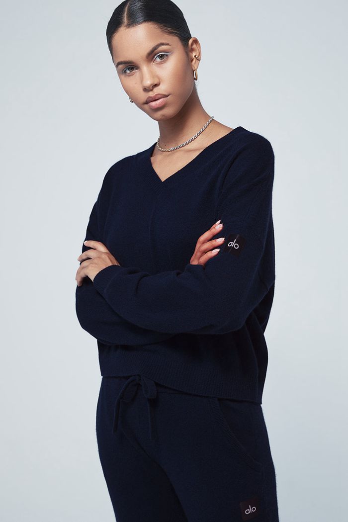 Pullover Alo Yoga Cashmere Jet Set V-Neck Mujer Azul Marino | 382701NDI