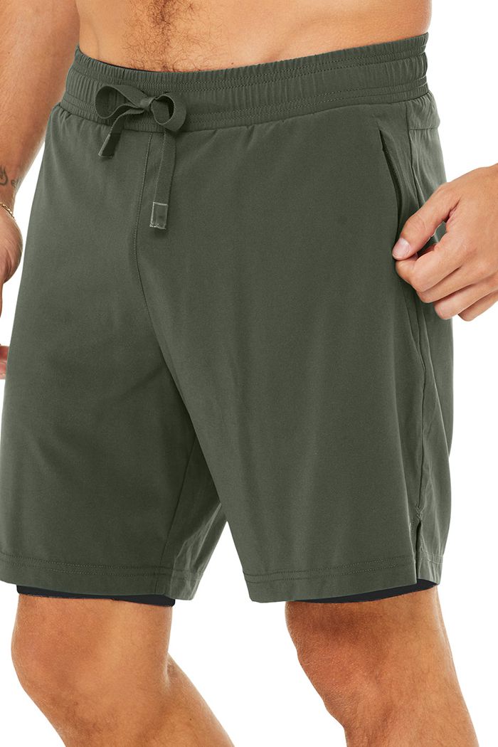 Short Alo Yoga 7'' Unity 2 In 1 Hombre Verdes Oscuro Negros | 613754QBN