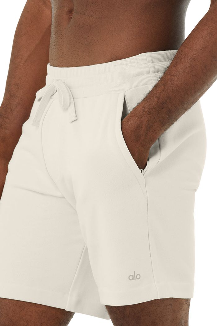 Short Alo Yoga Chill Hombre Beige | 401382RKL
