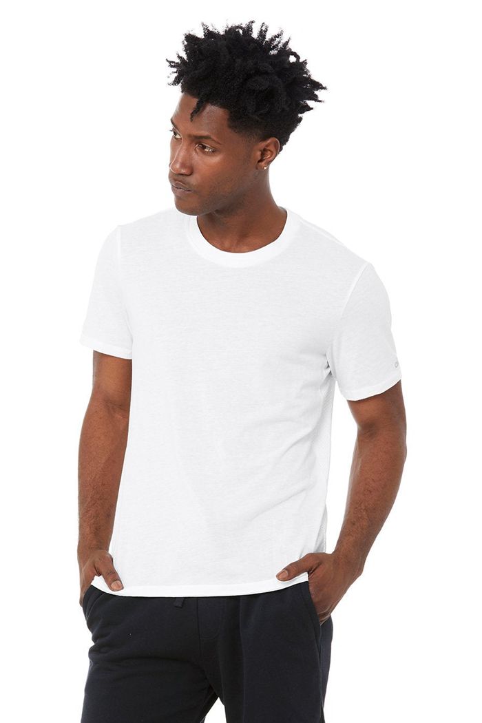 Short Sleeve Alo Yoga Airwave Tee Hombre Blancos | 576842OIY