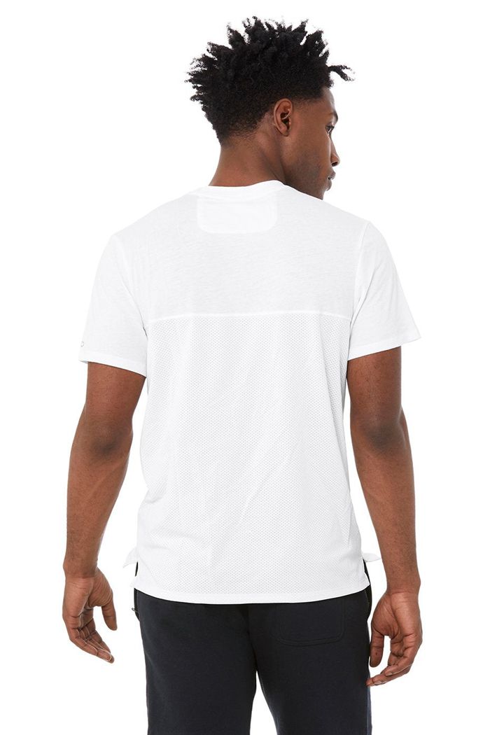 Short Sleeve Alo Yoga Airwave Tee Hombre Blancos | 576842OIY