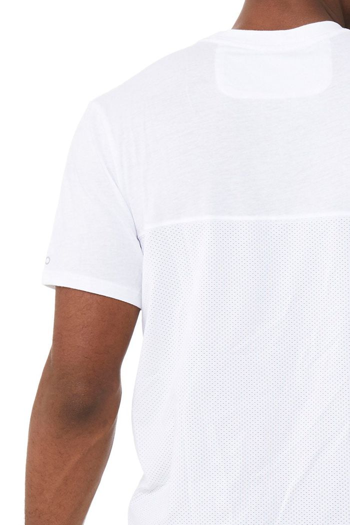 Short Sleeve Alo Yoga Airwave Tee Hombre Blancos | 576842OIY
