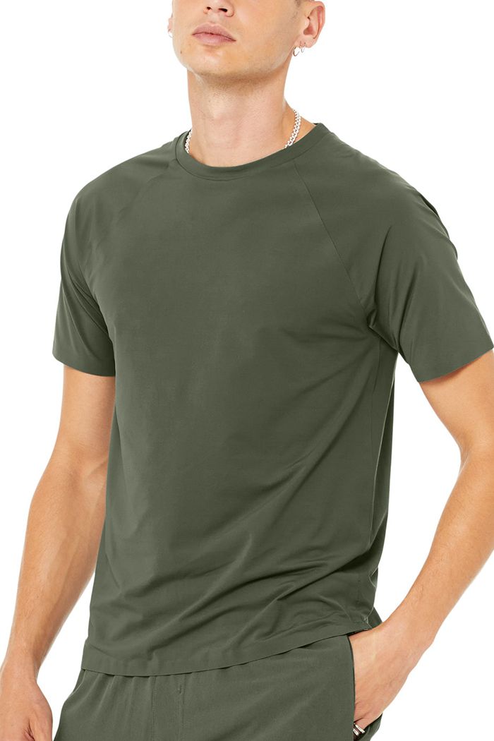 Short Sleeve Alo Yoga Idol Performance Tee Hombre Verdes Oscuro | 652091OHM