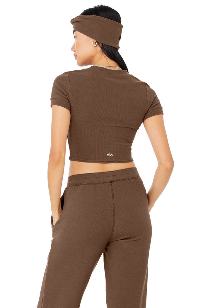 Short Sleeve Alo Yoga Micro Waffle Sierra Mujer Marrom | 023896SUD