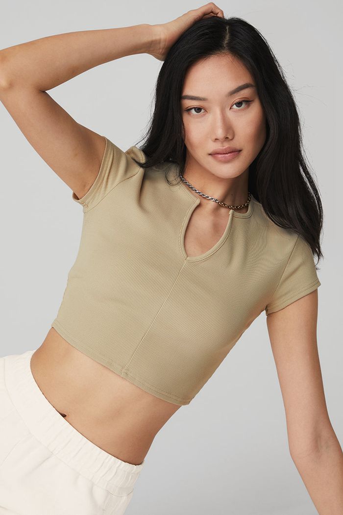 Short Sleeve Alo Yoga Ribbed Cropped Savvy Mujer Marrom | 916807TAL