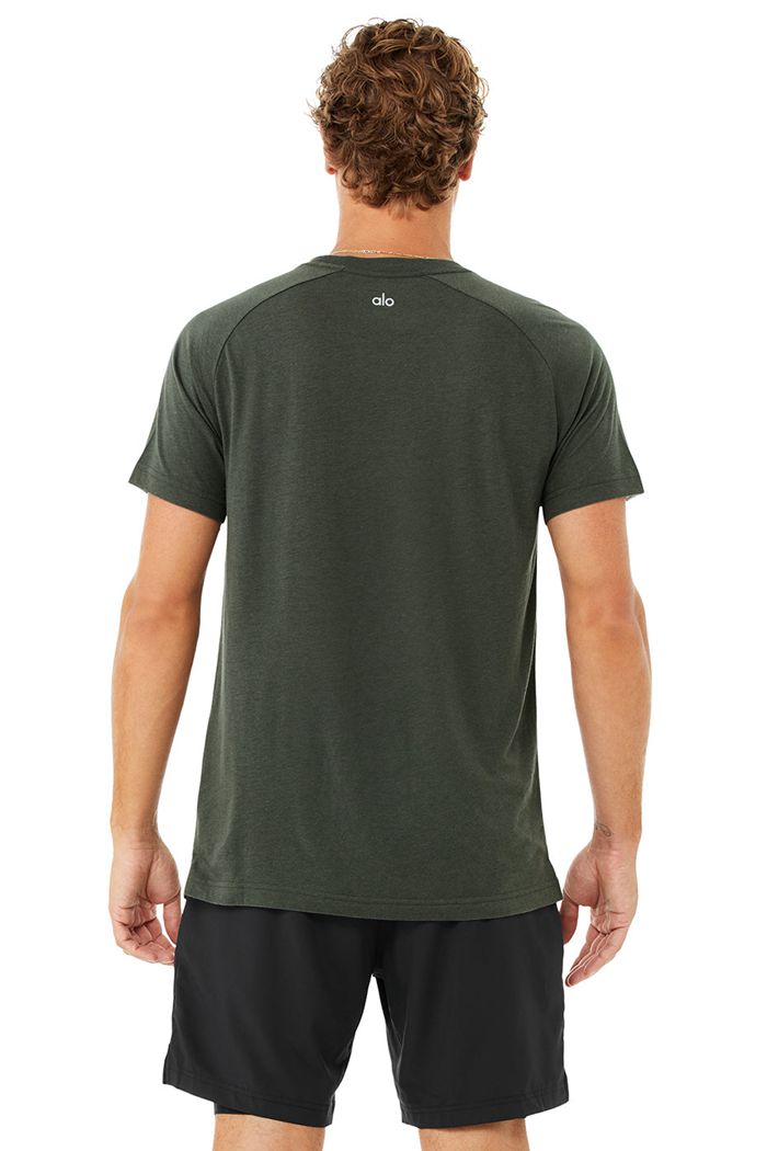 Short Sleeve Alo Yoga The Triumph Crew Neck Tee Hombre Verdes Oscuro | 014352TPM