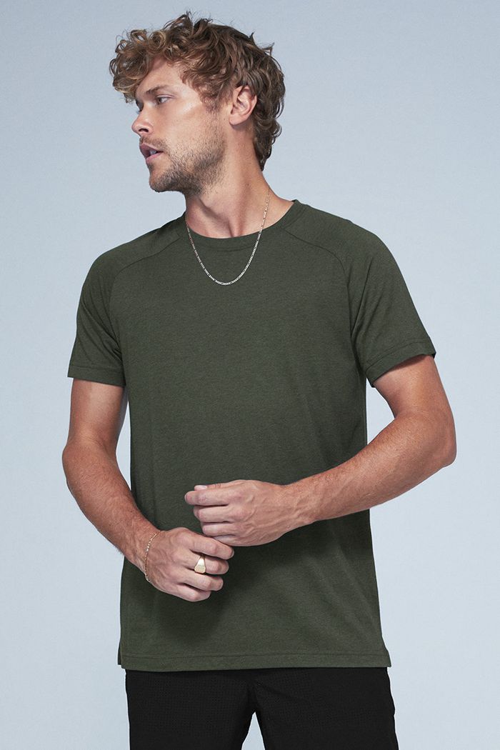 Short Sleeve Alo Yoga The Triumph Crew Neck Tee Hombre Verdes Oscuro | 014352TPM