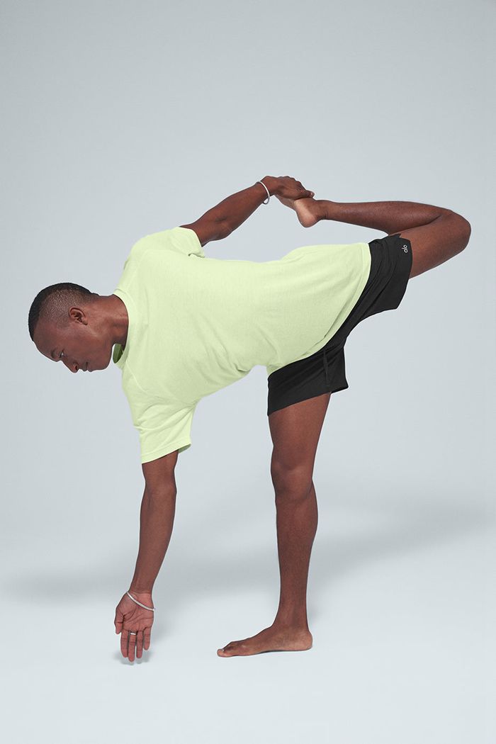 Short Sleeve Alo Yoga The Triumph Crew Neck Tee Hombre Verdes | 945721IZB