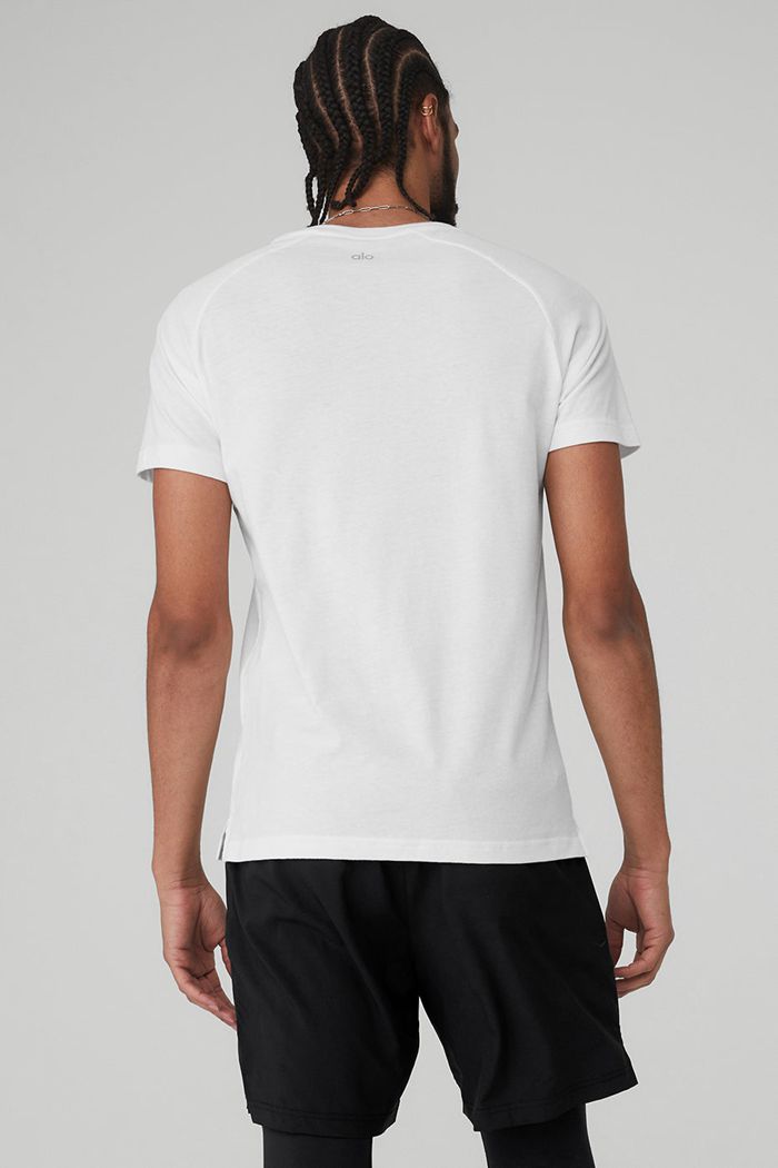 Short Sleeve Alo Yoga Triumph Crew Neck Tee Hombre Blancos | 467159RBM