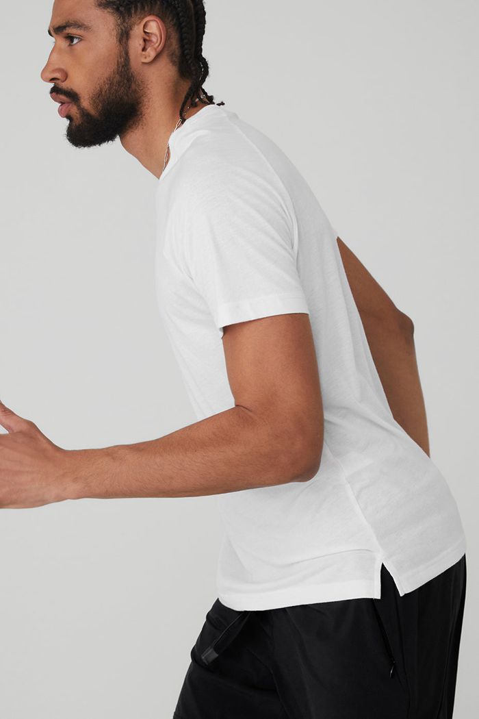 Short Sleeve Alo Yoga Triumph Crew Neck Tee Hombre Blancos | 467159RBM